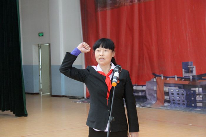 小学部部长带领呼号
