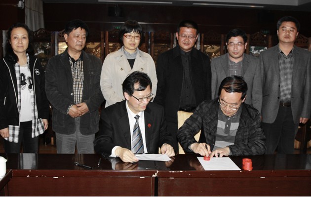 我校与威宁民族中学签订友好合作协议